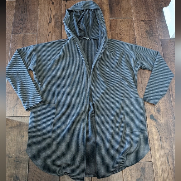 Heimish Cardigan - Picture 1 of 4